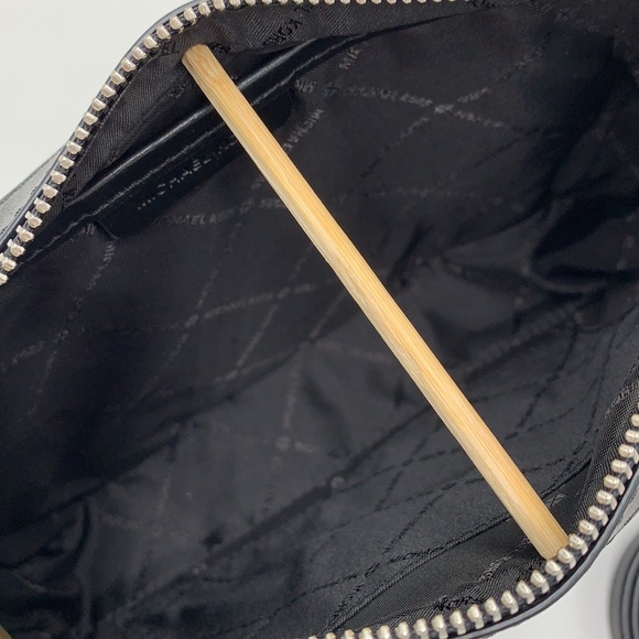 MICHAEL KORS LARGE EAST WEST CROSSBODY BLACK - Picture 6 of 16